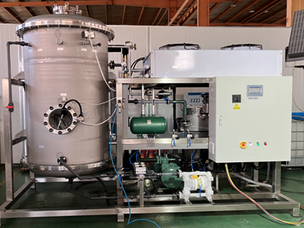 Atmospheric low temperature vacuum concentration evaporator